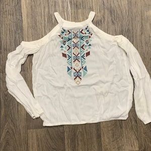 Long sleeved print shirt.